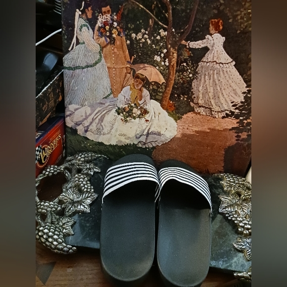 🩴🩴My Tackie Tee's Black&White Slides New!!! Size 8 U.S.A.,A Fabulous Gift.💝🎁 - Picture 13 of 13